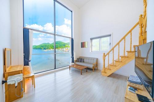 Tongyeong By the Sea Spa Pension