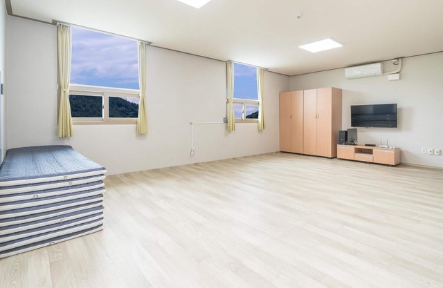 Tongyoung Sandeulhae Healling Pension