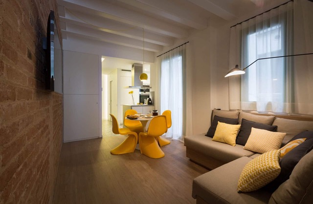TOP CLASS NEW 2BD AP | Sun | Lift | Metro | HiSpeed Wifi | 4 people