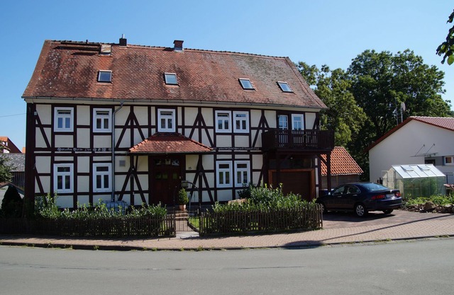 Top floor apartment with 3 bedrooms in a listed half-timbered house in 1837