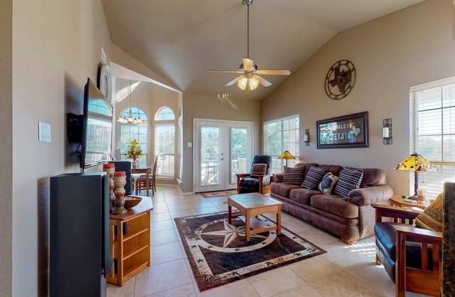 Top Floor - Largest Size 1 Bedroom - 1.5 Bath Villa (Sleeps 4)