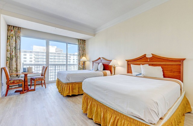 Top-floor oceanfront getaway Ocean view & high-speed WiFi