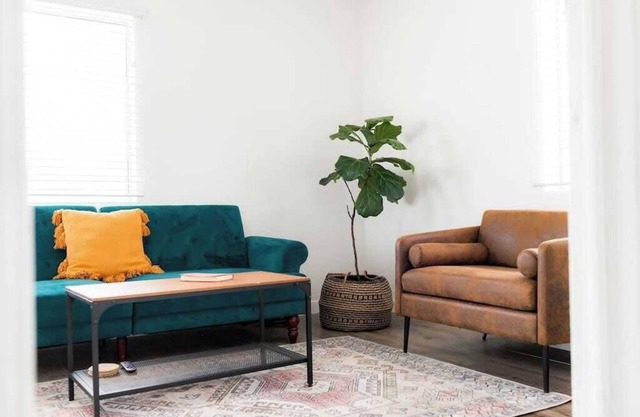 Top Floor Suite|Full Kitchen|Huge Fenced Backyard