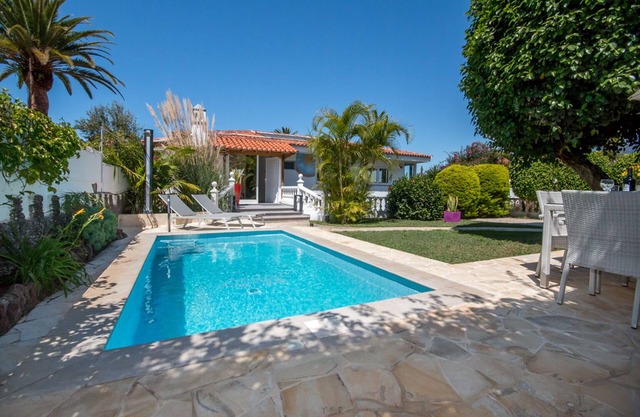 Top modern penthouse, heated pool, garden, beach within walking distance, parking space