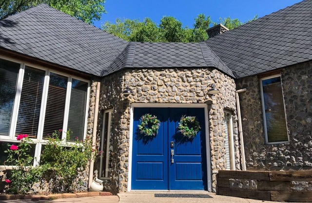 Top Rated Family & Group Cozy Stay: Ski, Holiday Fun & Events –Book Nov/Dec Now!