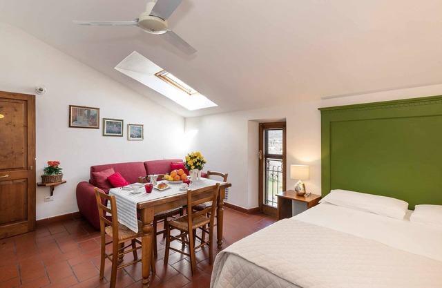 Topazio studio flat with valley view