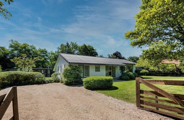 Torenweg 13 holiday bungalow with ideal garden in prime location