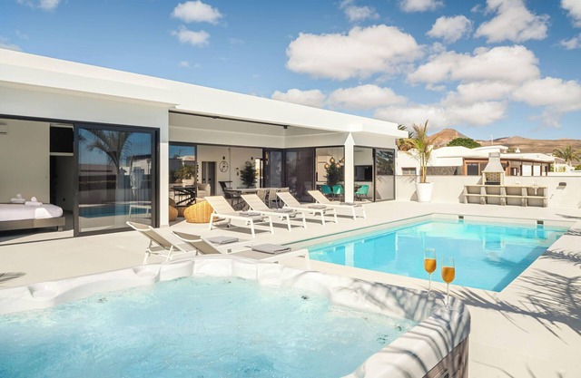 Toro 2 | 4 bedroom villa where modern elegance meets ultimate relaxation