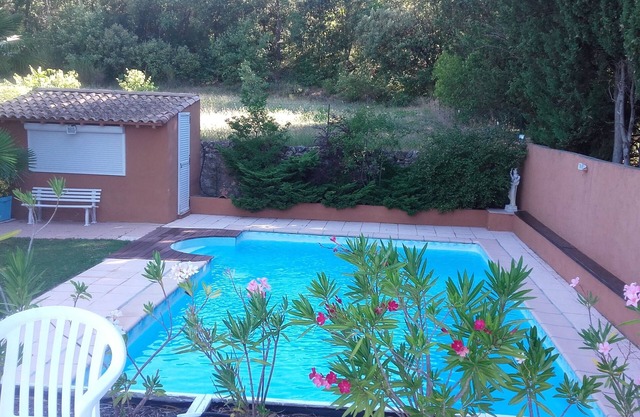 Total independent full foot studio in property with parking