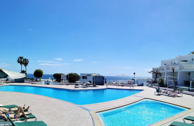 TOTALY RENOVATED APARTMENT IN FRONT OF THE SWIMMING POOL WITH WIFI