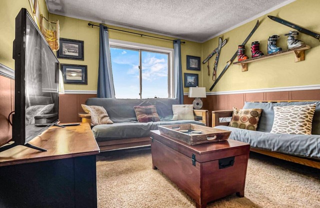 TOTW214 Slope Side Condo WiFi Next To Lift Parking