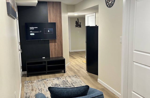 Touchstone Suite-Two Bedroom Basement Suite