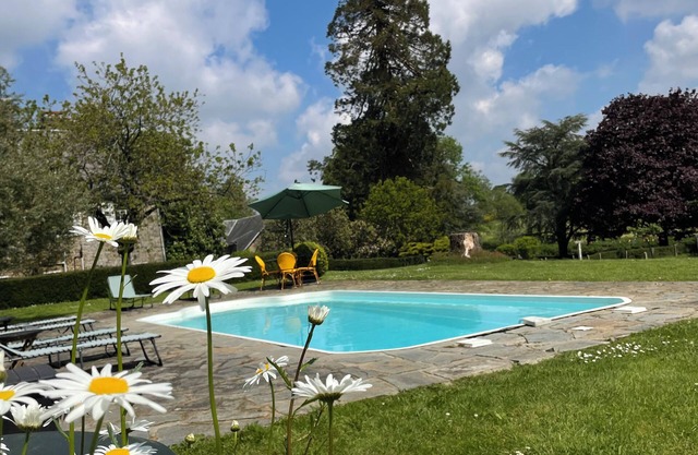 Tower Cottage on large private estate Pool Open May15-Sept30th