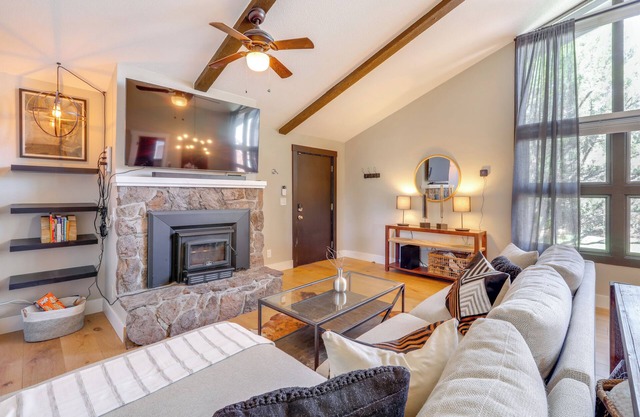 Townhome Near Dtwn Flagstaff: Grill, Golf & Relax!