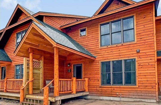 Townhome O2 - Luxury Waterfront Home on 4th Lake