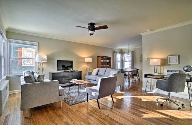 Townhome w/Fast & New WiFi - Walk to Downtown!