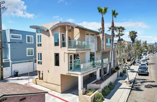 Townhome with ocean views 1 block from Mission Beach