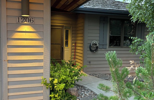 Townhouse in beautiful North Helena Valley, below the majestic Sleeping Giant