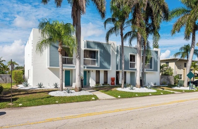 Townhouse in Palm Beach Shores