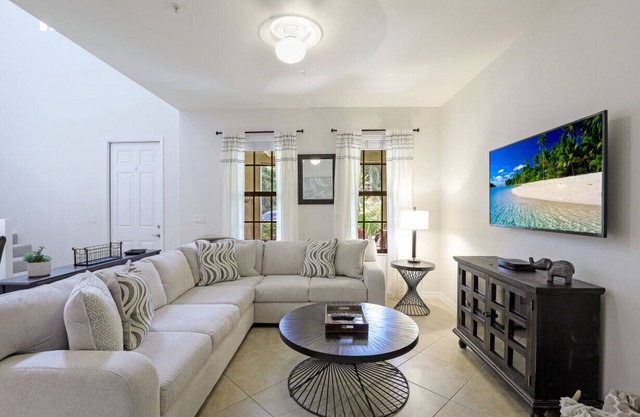 Townhouse - Newly Renovated in 2022!