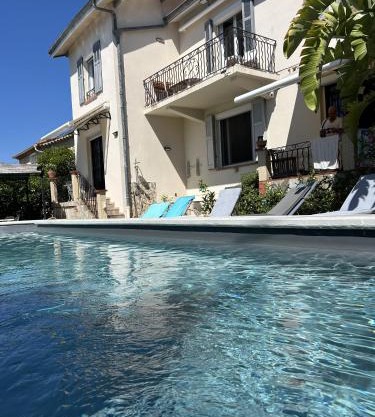 Très beau Studio lumineux dans Villa avec piscine