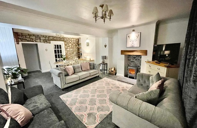 Traditional cosy PET FRIENDLY cottage by the canal with Cymru Holidays