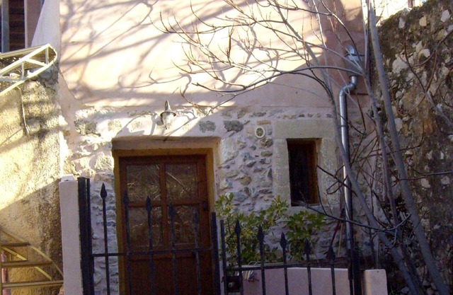 TRADITIONAL LOFT STYLE STONE HOUSE WITH CARACTER