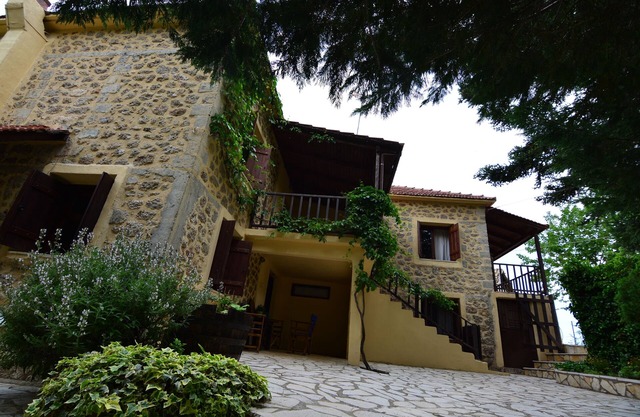 Traditional stone house "Ilianthi"