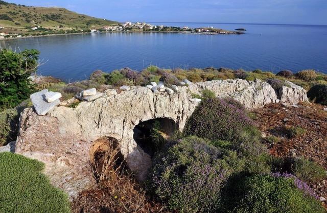 TRADITIONAL STONE HOUSE NEAR THE SEA