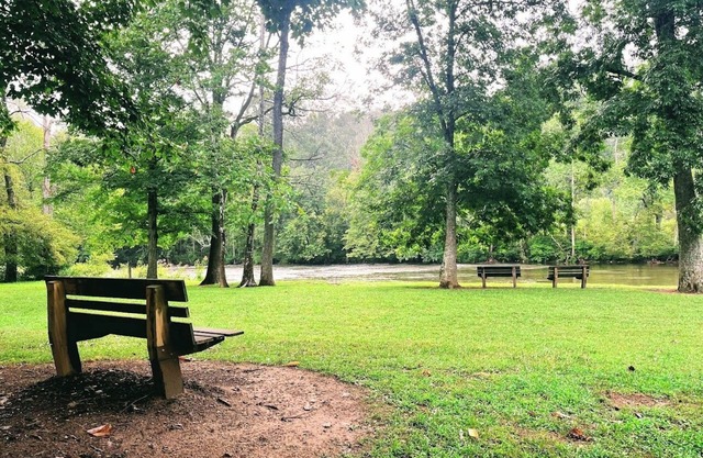 Trail's Bend Farmhouse-Bike,Hike,Float,Sip