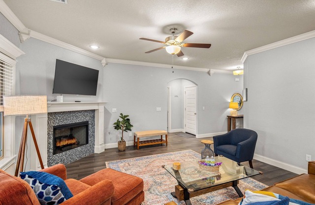 Trail's Crest: Luxury and Comfort for Families and Friends