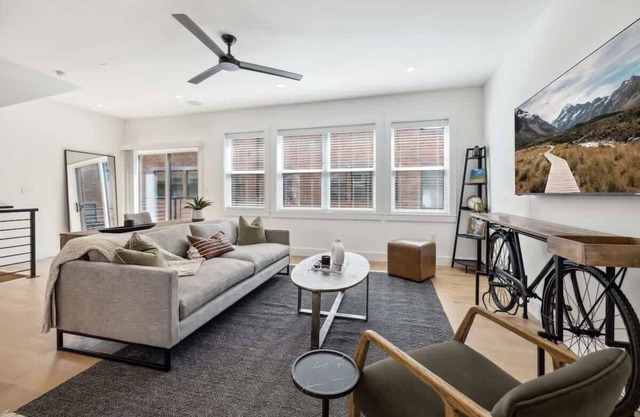 Trailblazer - Arts District - Garage - 0.5 mi DT