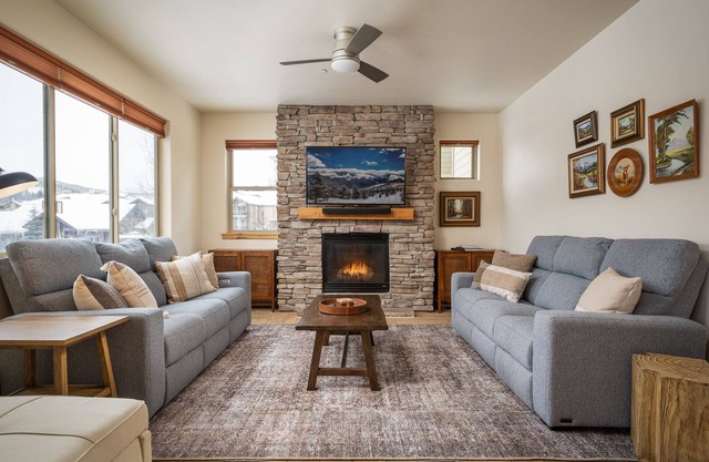 Trailhead 721 Pet Friendly pool hot tub