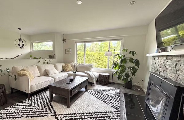 Trailhead Haven | Mountain view 3 bedroom home