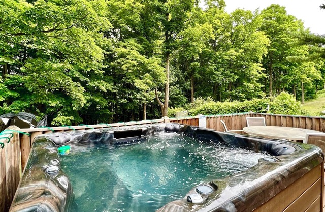 Trailside #3 ~ summer fun! AC, Hot Tub, ATV, hiking, fishing, boating.