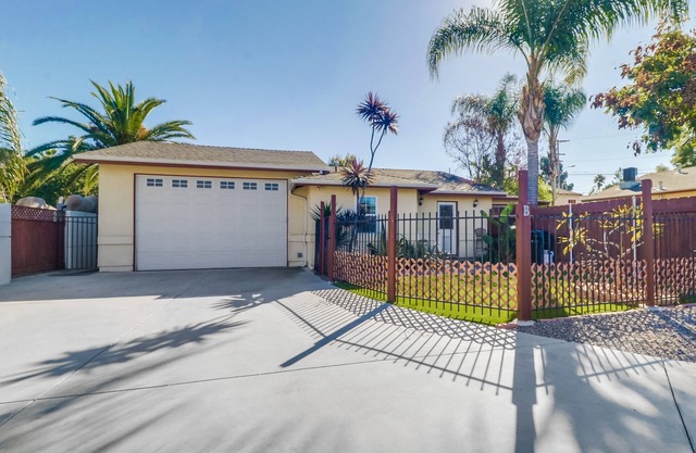 Tranquil 2 Bedroom w/Fenced Yard.Walking Distance to La Mesa Village