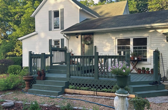 Tranquil 3-bedroom farmhouse in charming Carthage with AC