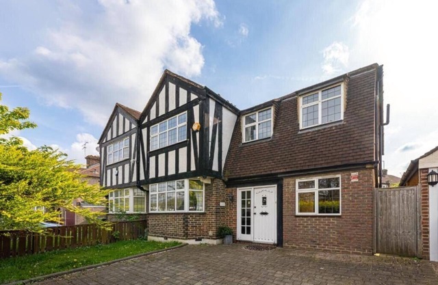 Tranquil and Lovely 5 bed house in Barnet