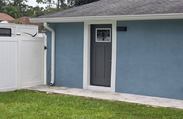 Tranquil apartment with AC in sunny Tampa