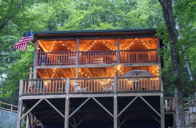 Tranquil cabin with Pool in charming Banner Elk