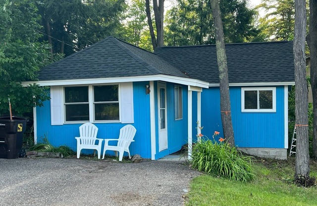 Tranquil cabin with WiFi in charming Au Train.