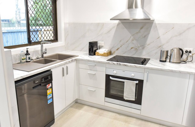 Tranquil Four Bed Room Family Villa Labrador