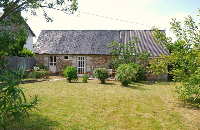 Tranquil countryside escape - cosy detached self-catering cottage