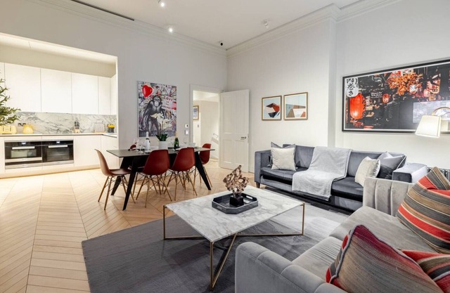 Tranquil Luxury 3 Bed Penthouse in Covent Garden with AC