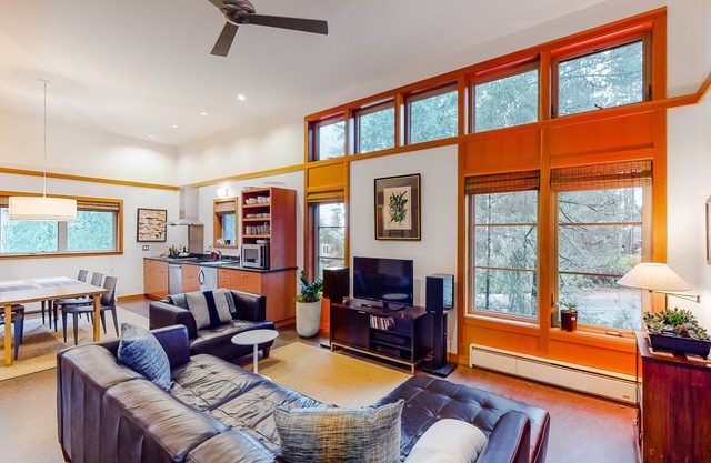 Tranquil, Mid-Century Artist's Retreat w/Deck & Patio - Walk to the Beach/Town