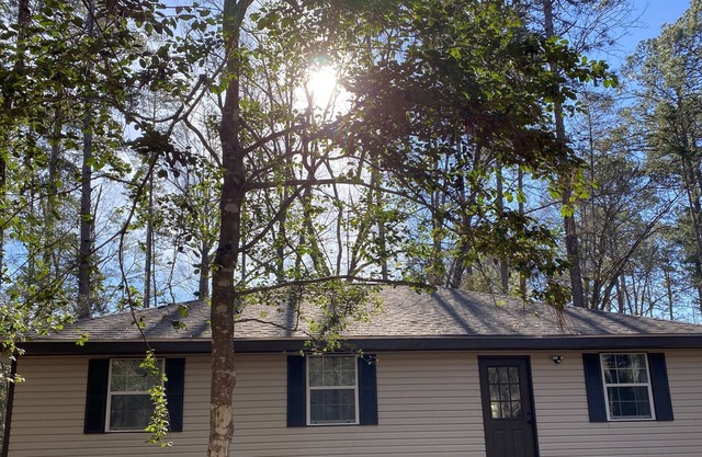 Tranquil Pine Retreat: Hammocks, Kayaks, Golf, WIFI, and minutes to ramps ⛳️ 🎣🥂