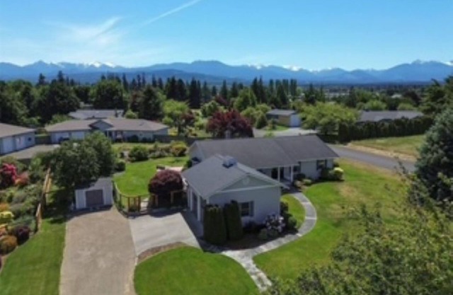 Tranquil Retreat in the Heart of Sequim –Your Gateway to the Olympic Peninsula