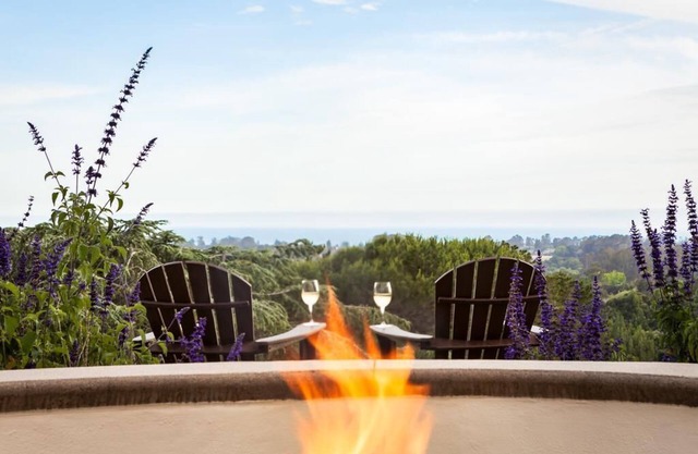 Tranquil Retreat: Poolside Bliss, Trail Access in Scenic Santa Cruz Surrounding