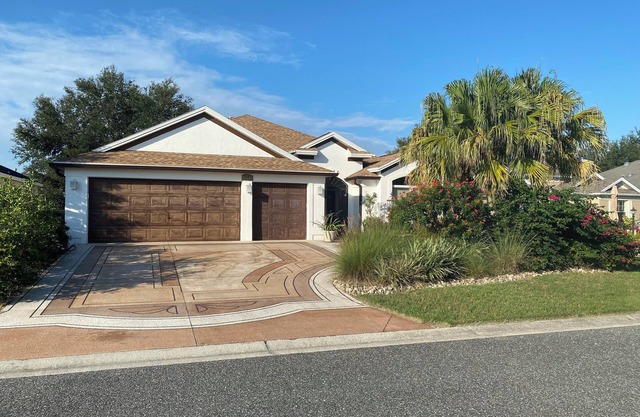 Tranquil SPA Retreat 3-bedroom house w golf cart in The Villages