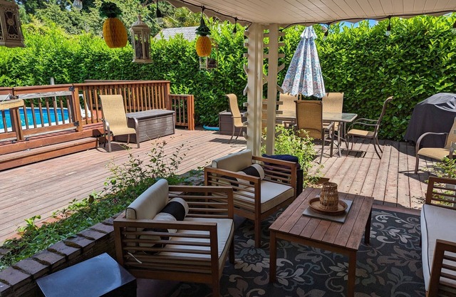 Tranquil, walkable home with seasonal pool, beautiful gardens & 2 patios
